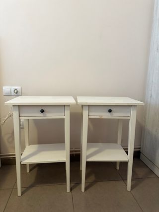 Comodini bianchi in legno