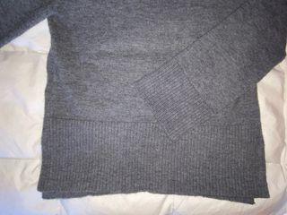 Jersey NUEVO cuello alto gris oscuro de Bershka