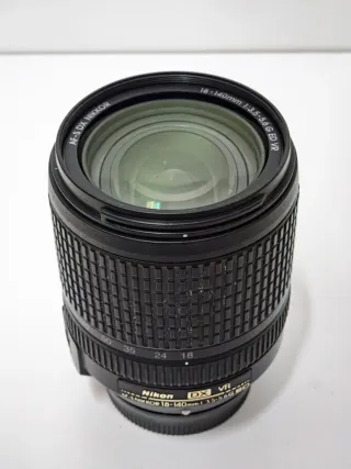 Objetivo Nikon AF-S DX VR 18-140mm