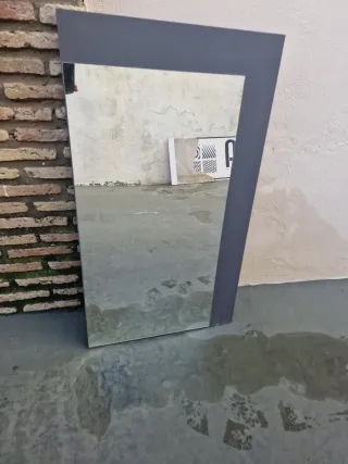 Espejo con marco de madera