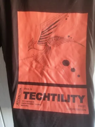 T-shirt nera con stampa fenice