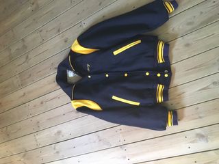 cazadora beisbolera varsity