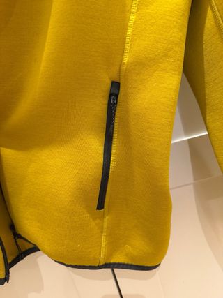 Sudadera Uniqlo Amarilla con Capucha