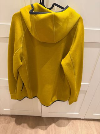 Sudadera Uniqlo Amarilla con Capucha