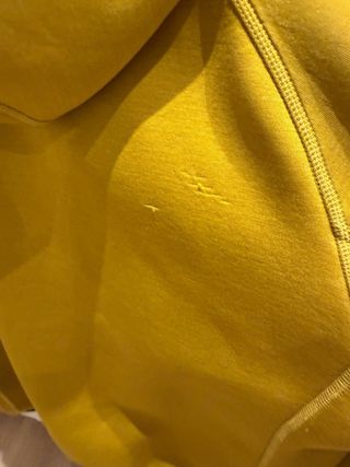 Sudadera Uniqlo Amarilla con Capucha