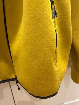 Sudadera Uniqlo Amarilla con Capucha