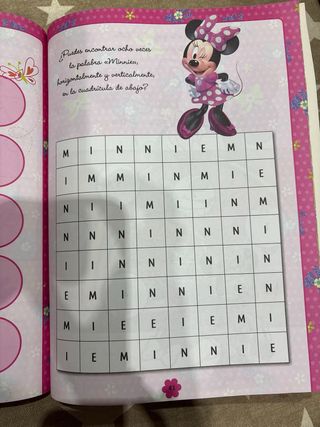 Libro actividades Minnie super juegos con pegatina