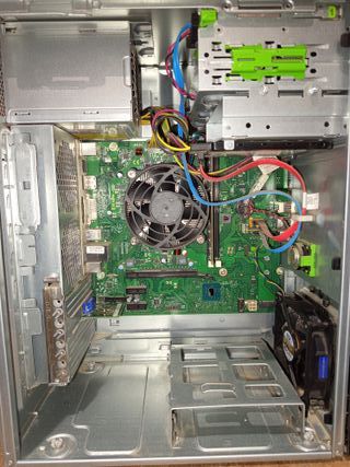 Fujitsu P557 E85+ Desktop PC Preto