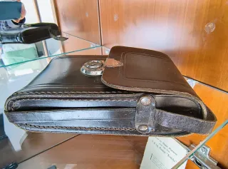 Funda antigua de cuero para cámara fuelle