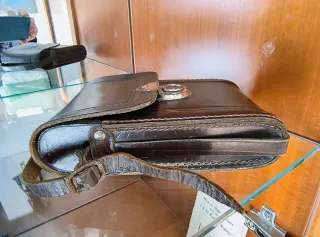 Funda antigua de cuero para cámara fuelle