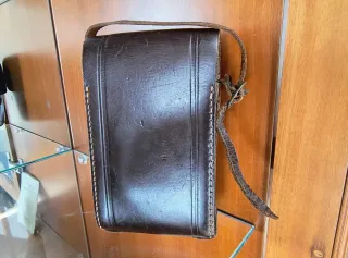 Funda antigua de cuero para cámara fuelle