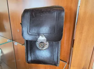 Funda antigua de cuero para cámara fuelle