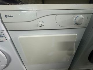 Secadora Balay Blanca con tubo de evacuación