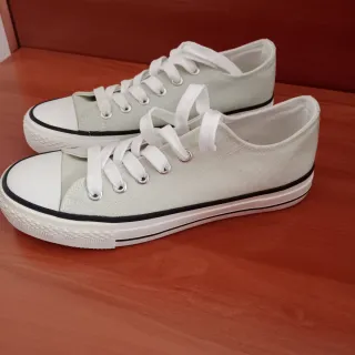 Zapatillas verdes y blancas