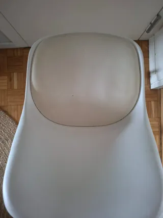 Sillón de escritorio blanco y beige para niños