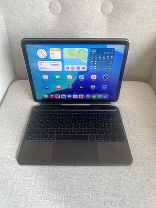 iPad Air M2 11 Plata + Funda Teclado