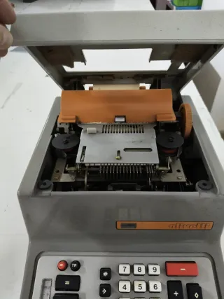 Calcolatrice Olivetti Divisumma 28 Vintage