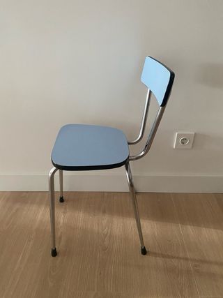 Silla vintage cocina azul y plateada