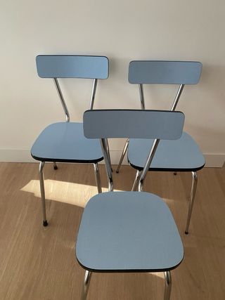 Silla vintage cocina azul y plateada