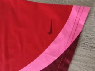 Maglia sportiva Nike donna rossa