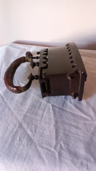 Plancha antigua de hierro