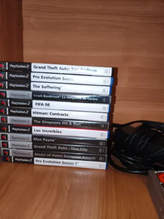 PlayStation 2 Plata con 2 mandos y juegos