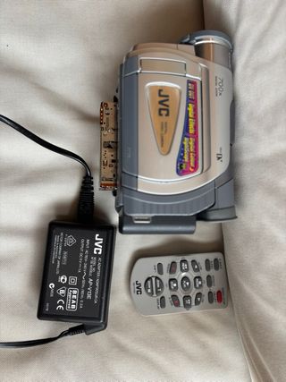 Videocámara JVC 700x Digital Zoom