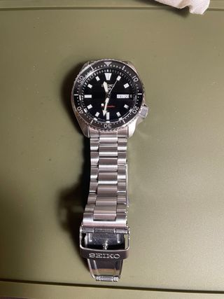 Reloj Seiko 5 Automático Negro y Plateado