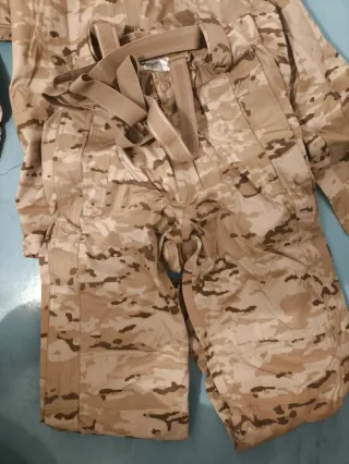 Traje militar camuflaje desierto T2