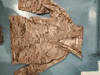 Traje militar camuflaje desierto T2