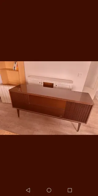 Mueble Grundig para equipo de música
