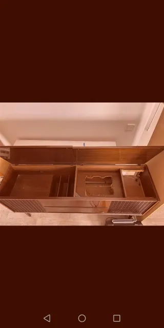 Mueble Grundig para equipo de música