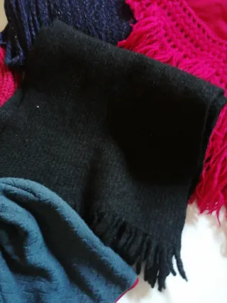 Stock accessori invernali: cappelli, guanti, sciar