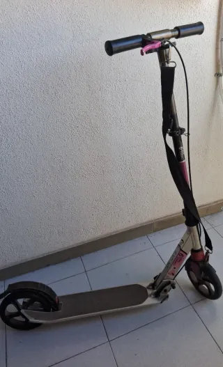 Patinete plegable con caballete