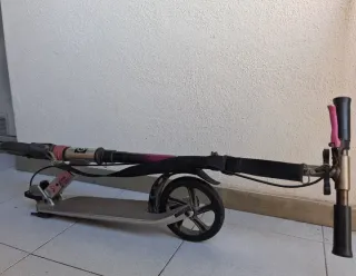 Patinete plegable con caballete