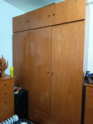 Armario 3 puertas madera con altillos(negociable)