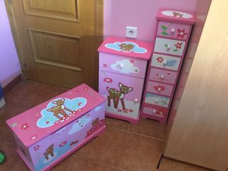 Muebles infantiles: Arca, cajonera y mesilla