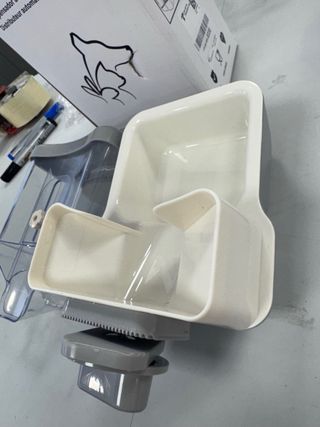 Comedero para roedores de plástico