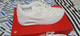 Zapatillas Nike Air Max Blancas y Plateadas