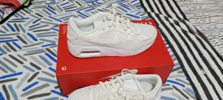 Zapatillas Nike Air Max Blancas y Plateadas