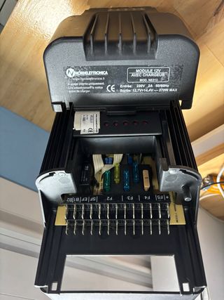 Cargador distribuidor Nordelettronica 12V