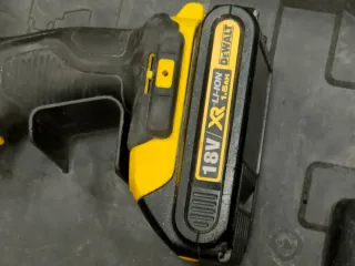 Taladro Dewalt 18V XR Li-Ion + 2 Baterías