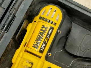 Taladro Dewalt 18V XR Li-Ion + 2 Baterías