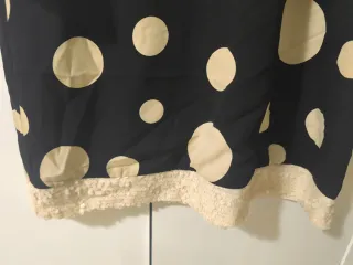 Vestido IRIS lunares beige y negro