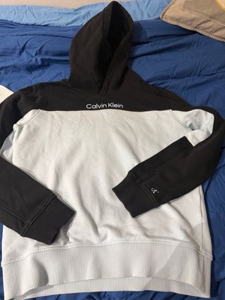 Sudadera Calvin Klein niño T12 negra y azul