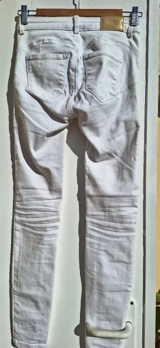 Pantalón blanco pitillo skinny push up t.26