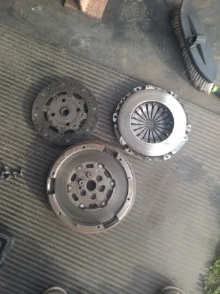 Embrague bimasa luk peugeot 1.6 hdi 323070110