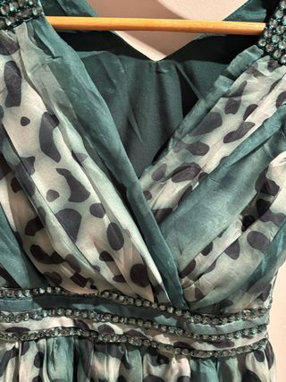 Vestido verde con estampado animal
