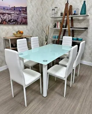 Mesa de comedor con 6 sillas blancas
