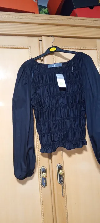 Camiseta negra Primark fruncida